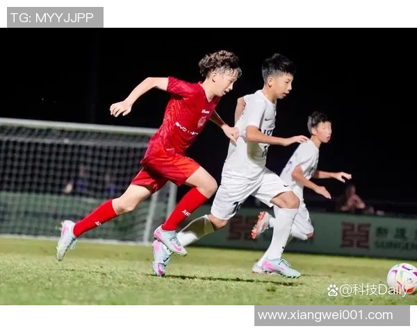 郑州足球班助力青少年成长提升技能与团队合作精神